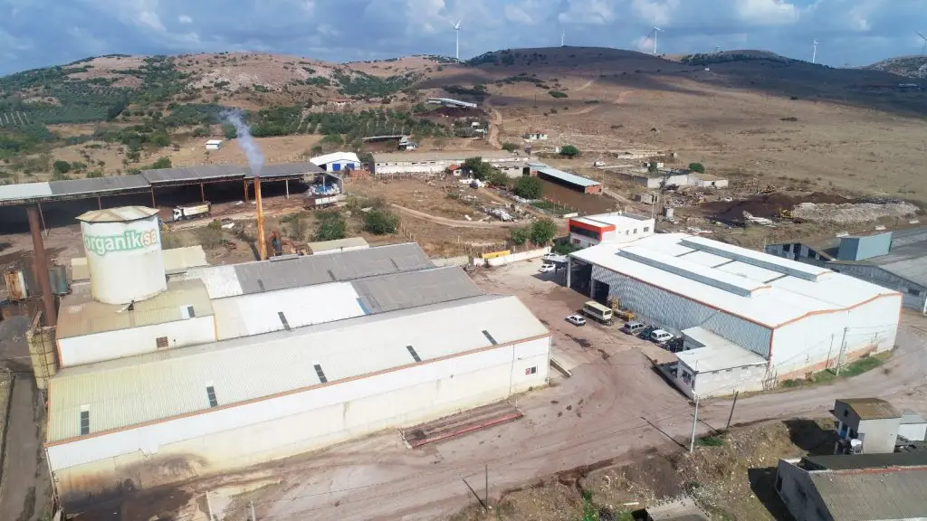 Organiksa Tarım üretim tesisi, silo ve fabrika binalarının havadan görünümü